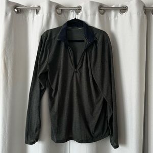 Under Armour quarter zip Men’s L